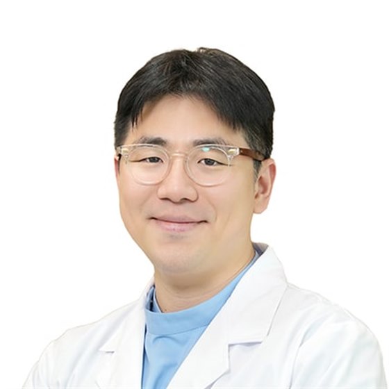 김상엽 원장 — 구강외과 담당